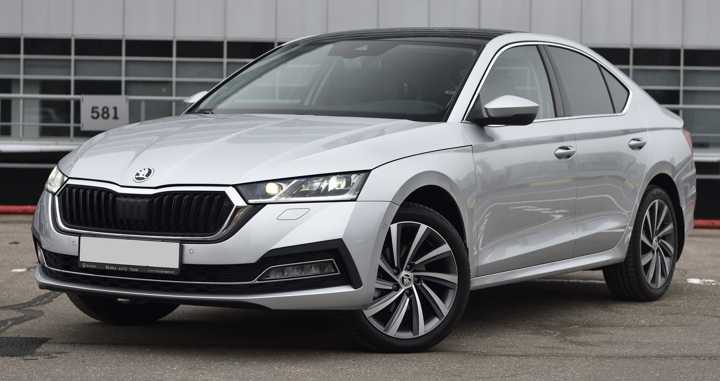 Zilvergrijze Skoda Octavia